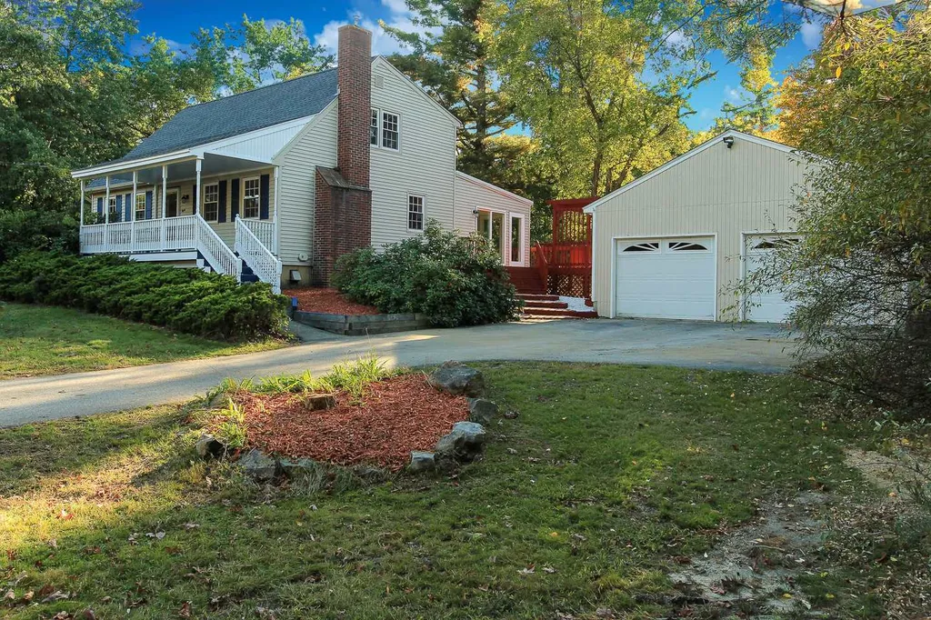 8 Brookview Drive Londonderry NH 03053