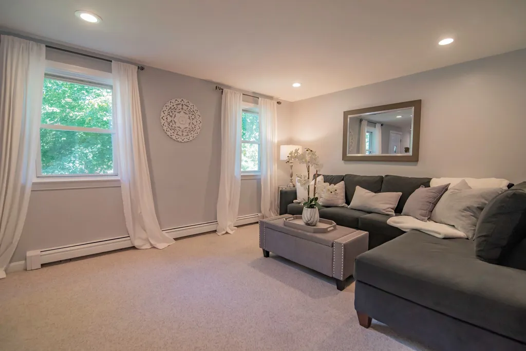 1 Merlin Place Londonderry NH 03053