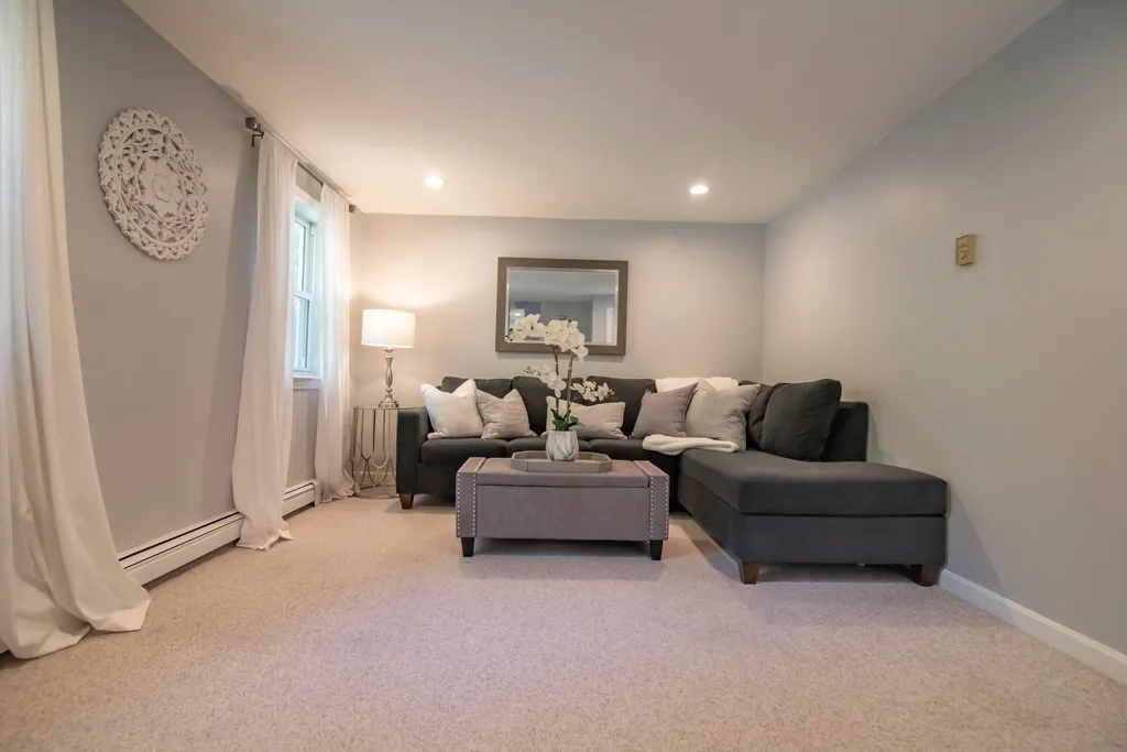 1 Merlin Place Londonderry NH 03053