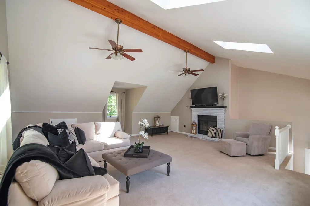 1 Merlin Place Londonderry NH 03053