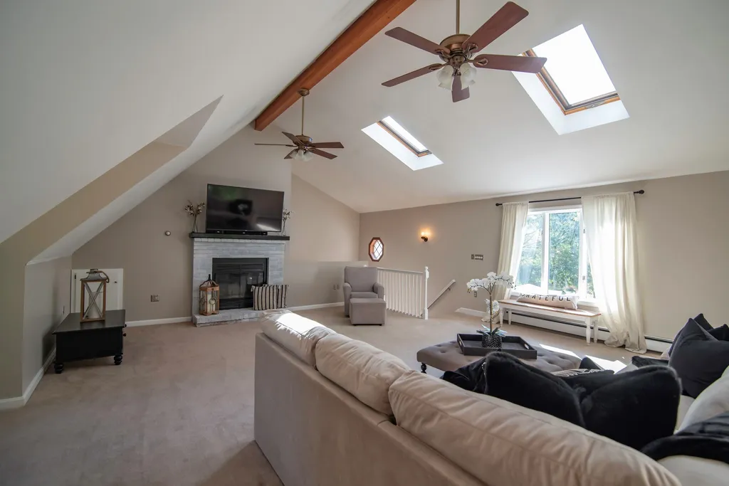 1 Merlin Place Londonderry NH 03053