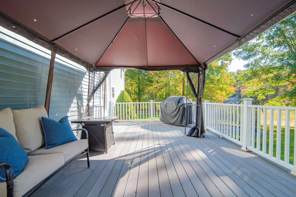 1 Merlin Place Londonderry NH 03053