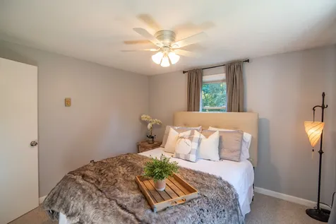 1 Merlin Place Londonderry NH 03053