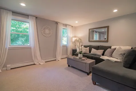 1 Merlin Place Londonderry NH 03053