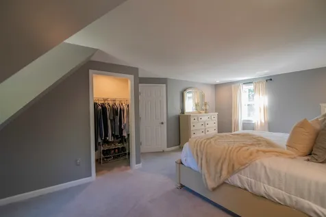 1 Merlin Place Londonderry NH 03053