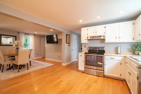 1 Merlin Place Londonderry NH 03053