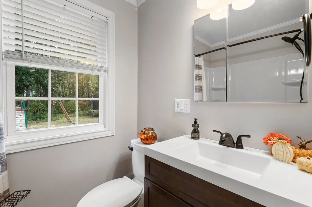 69 Pleasant Street Epping NH 03042