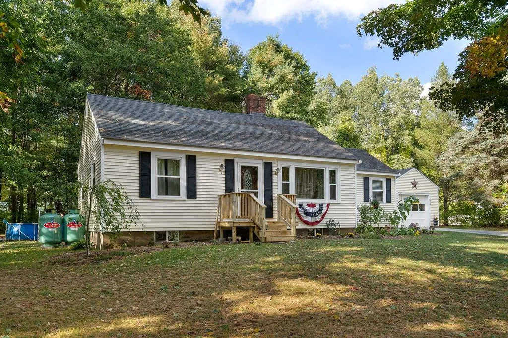 69 Pleasant Street Epping NH 03042