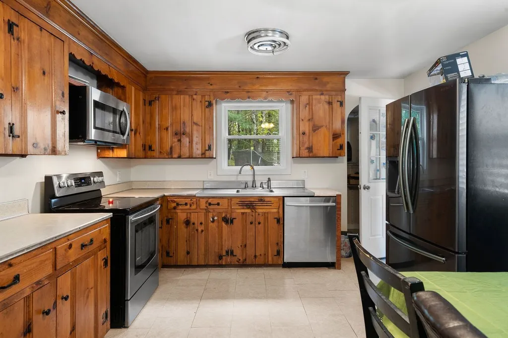 69 Pleasant Street Epping NH 03042