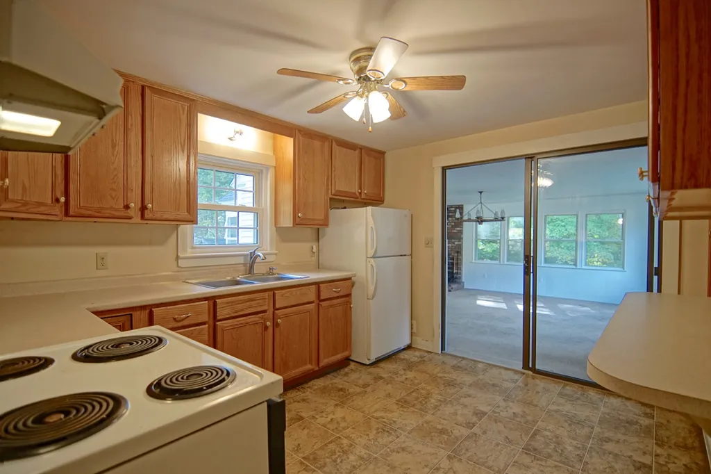 224 Amesbury Road Kensington NH 03833