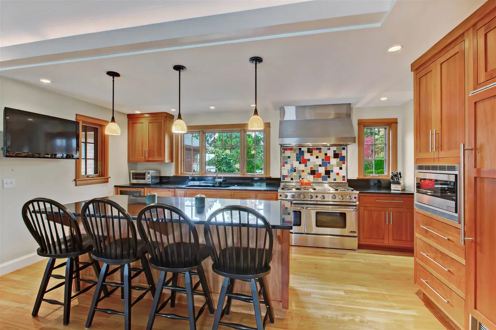 25 Eastman Way Burlington VT 05401