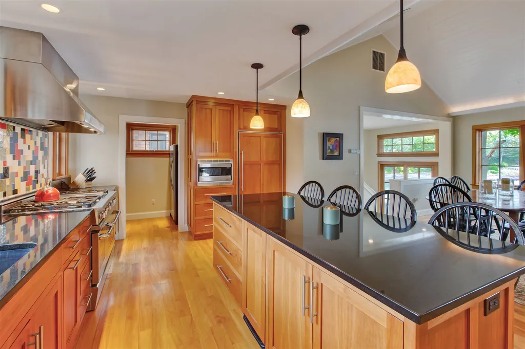 25 Eastman Way Burlington VT 05401
