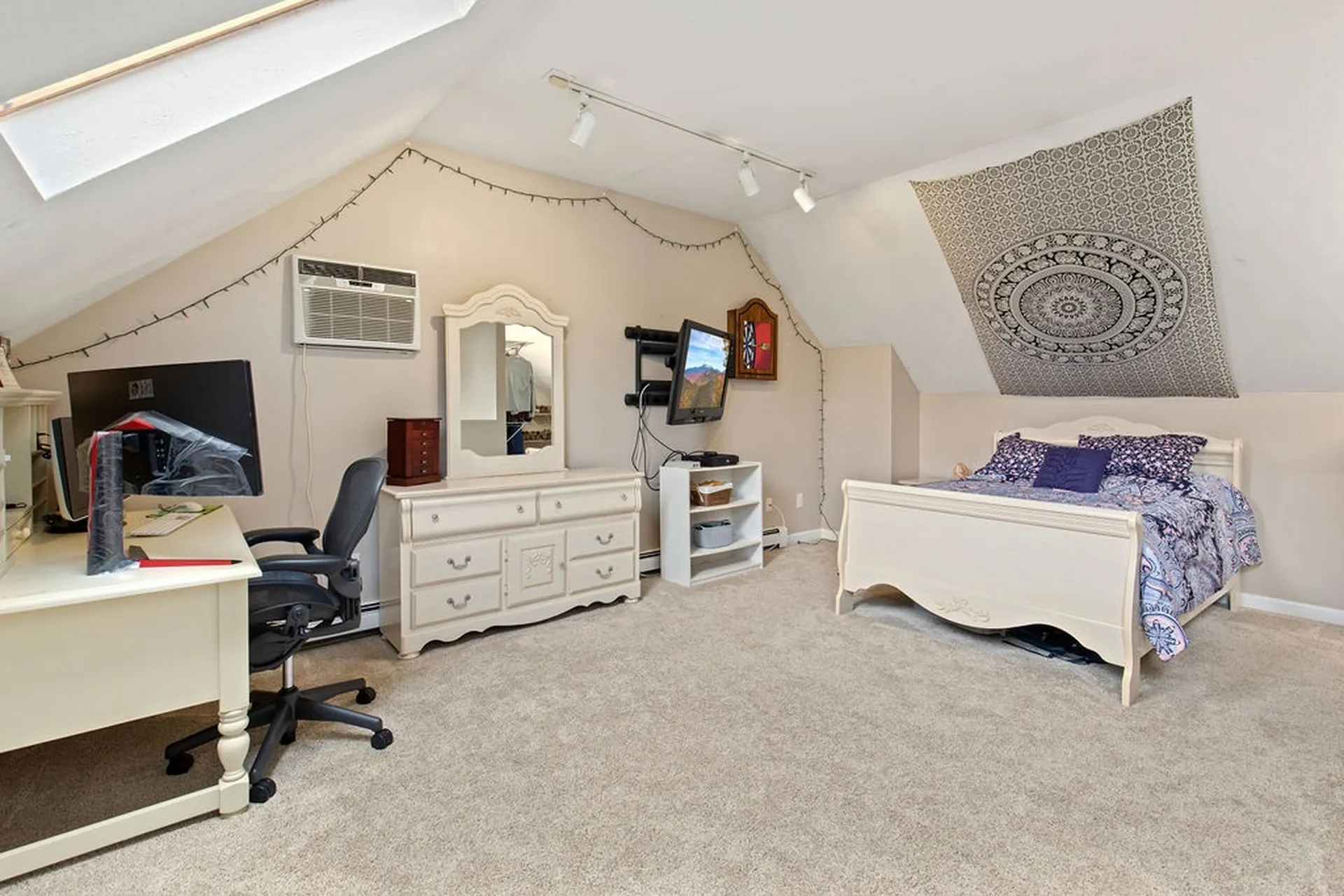 37l Beacon Hill Road Derry NH 03038