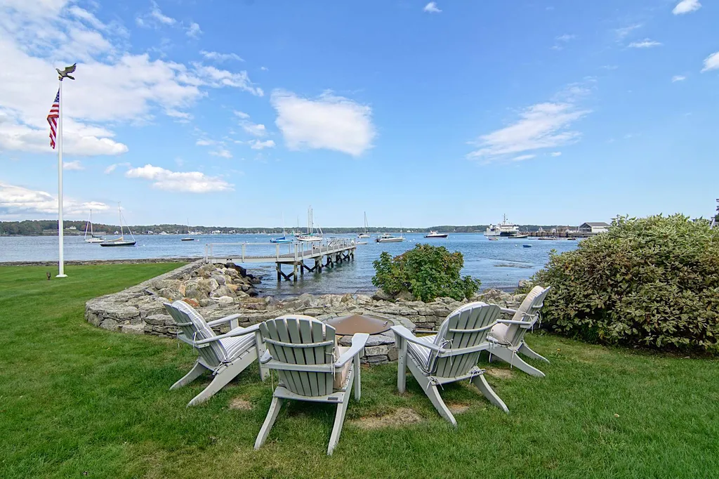 18 Becker Lane New Castle NH 03854