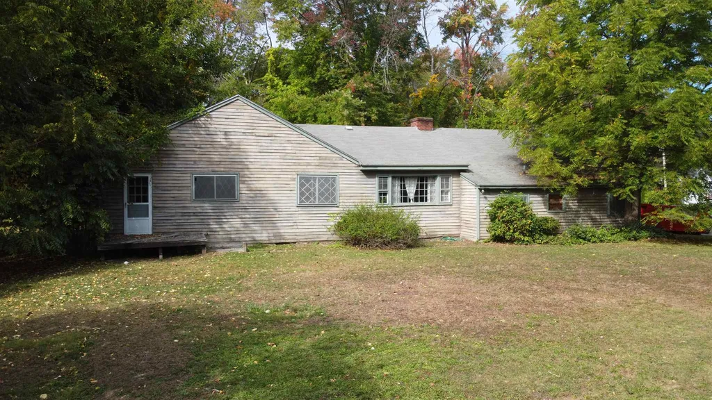 122 N. Policy Street Salem NH 03079