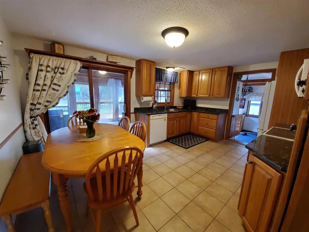 73 Maple Street Enfield NH 03748