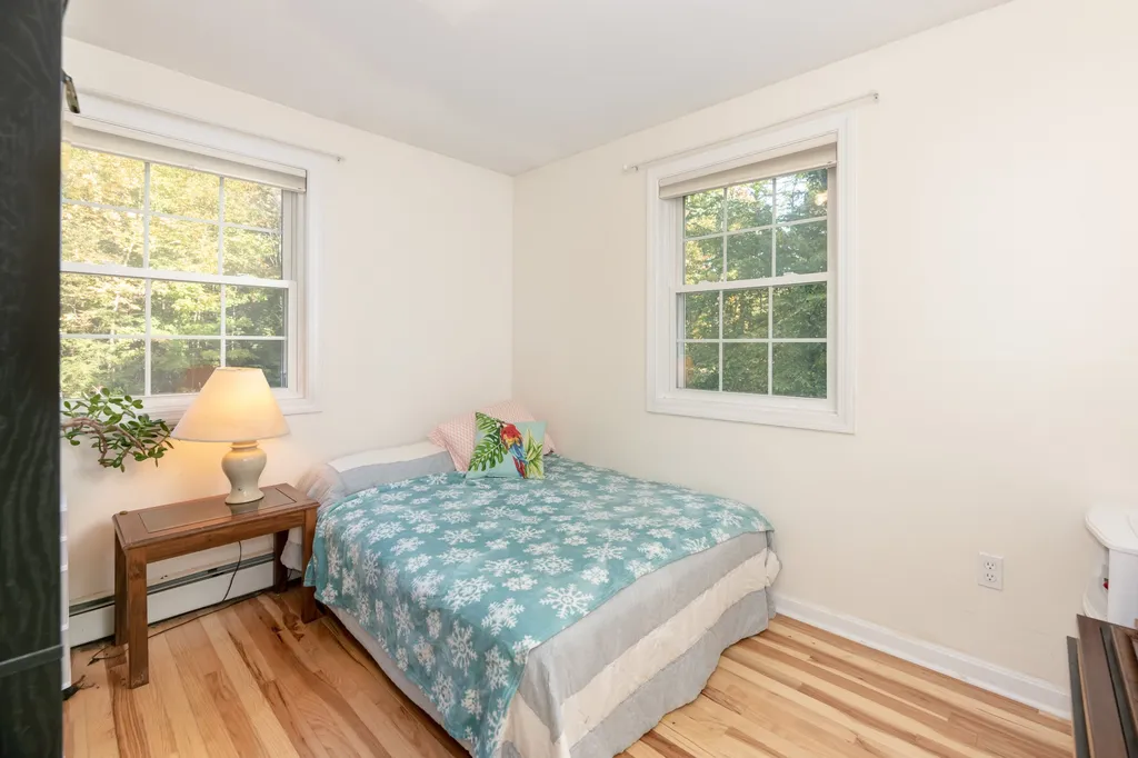 31 Nancy Lane Raymond NH 03077