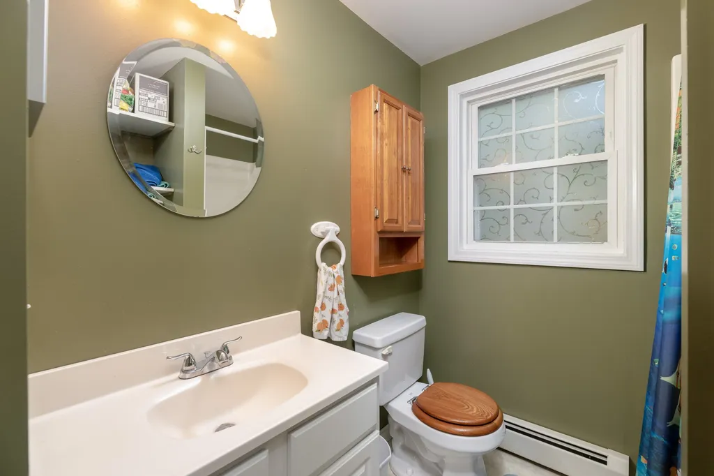 31 Nancy Lane Raymond NH 03077