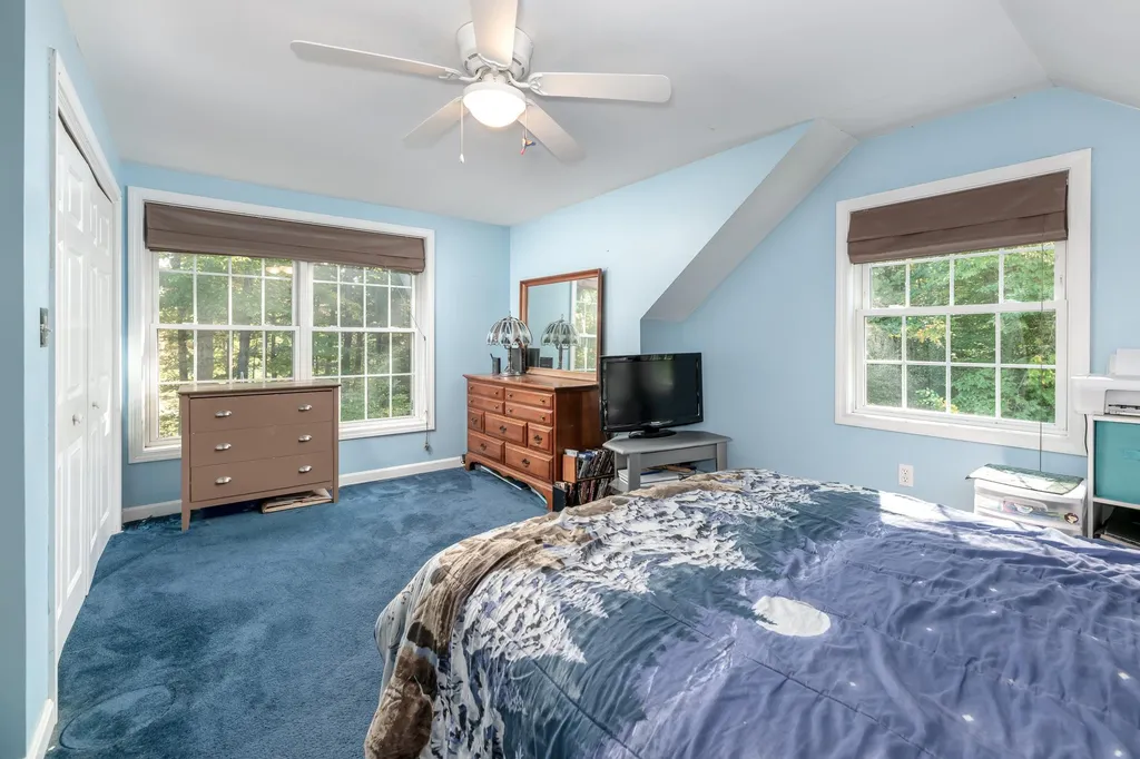 31 Nancy Lane Raymond NH 03077