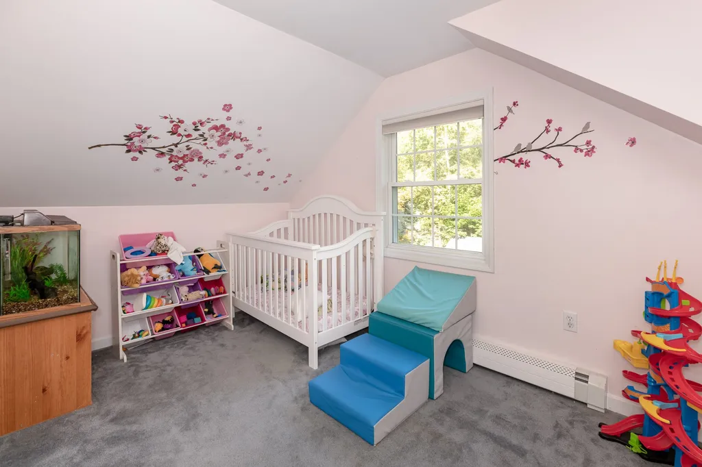 31 Nancy Lane Raymond NH 03077