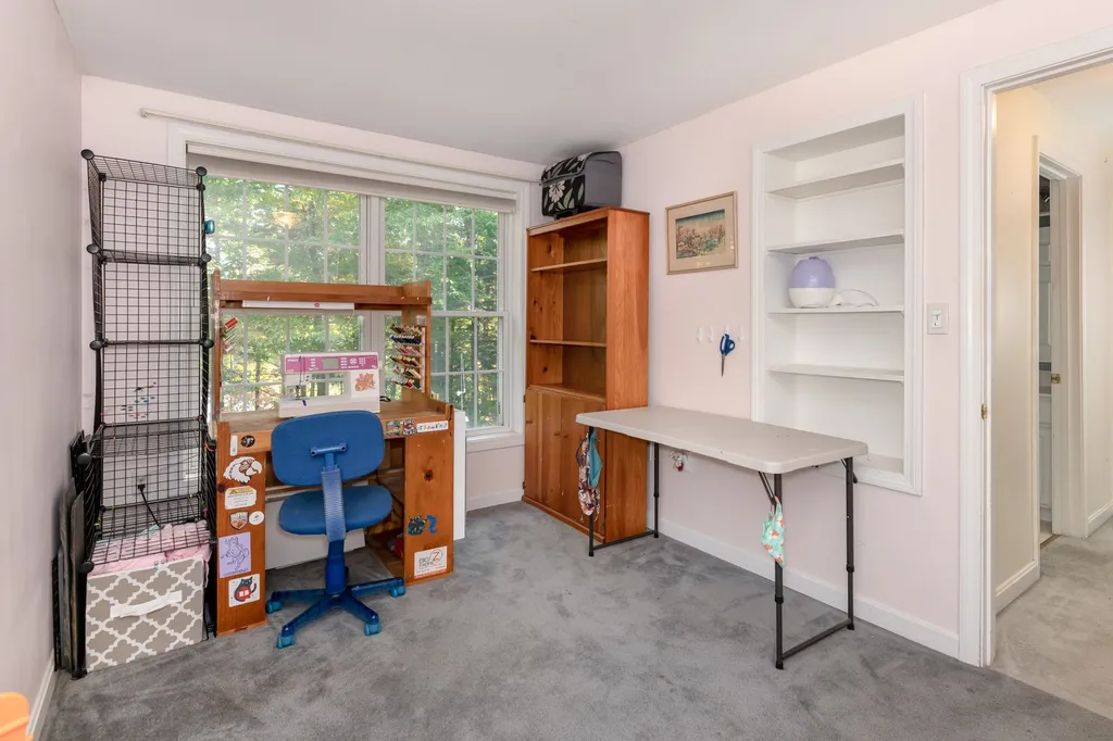 31 Nancy Lane Raymond NH 03077
