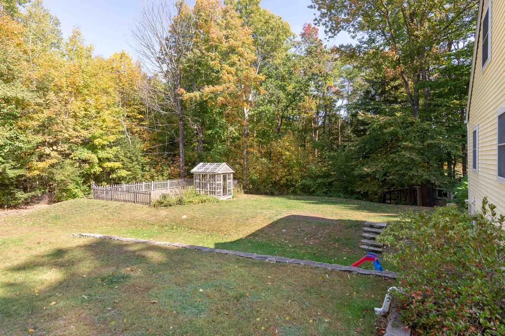 31 Nancy Lane Raymond NH 03077