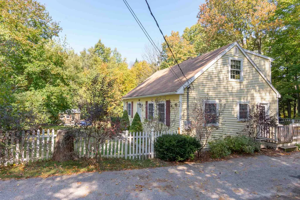 31 Nancy Lane Raymond NH 03077
