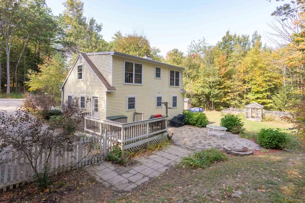 31 Nancy Lane Raymond NH 03077