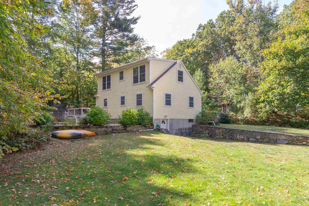 31 Nancy Lane Raymond NH 03077