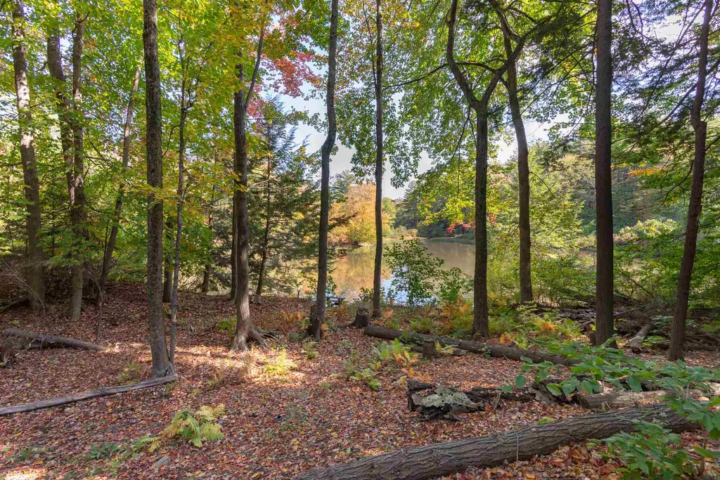 31 Nancy Lane Raymond NH 03077