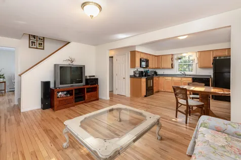 31 Nancy Lane Raymond NH 03077