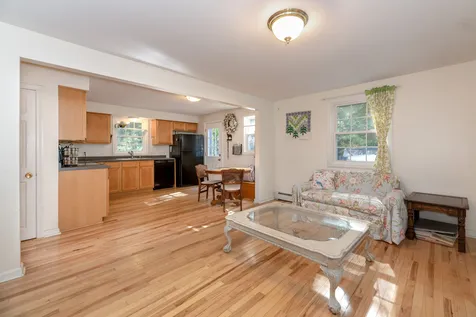 31 Nancy Lane Raymond NH 03077