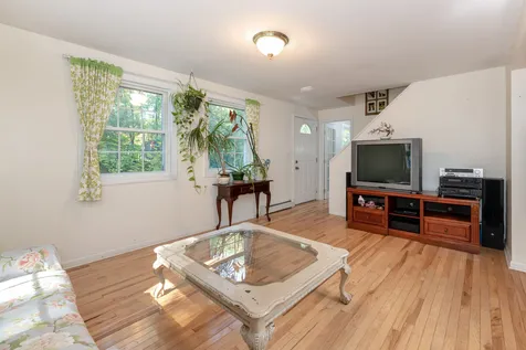 31 Nancy Lane Raymond NH 03077