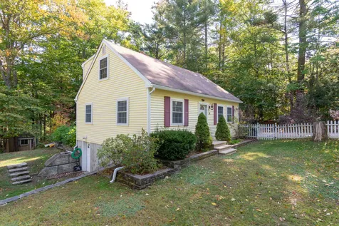 31 Nancy Lane Raymond NH 03077