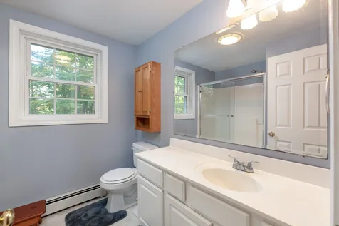 31 Nancy Lane Raymond NH 03077