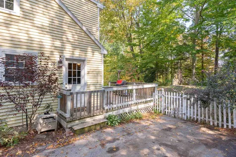 31 Nancy Lane Raymond NH 03077