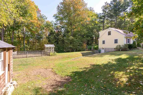 31 Nancy Lane Raymond NH 03077