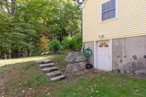31 Nancy Lane Raymond NH 03077