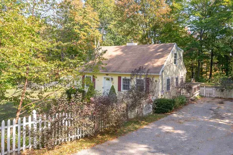 31 Nancy Lane Raymond NH 03077