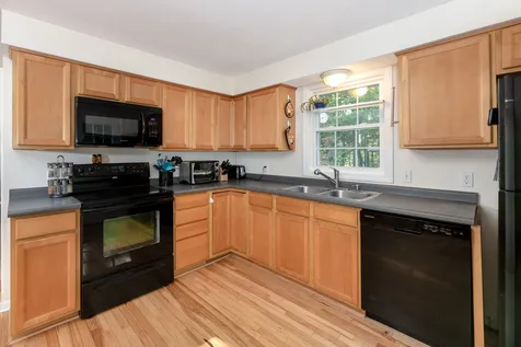 31 Nancy Lane Raymond NH 03077