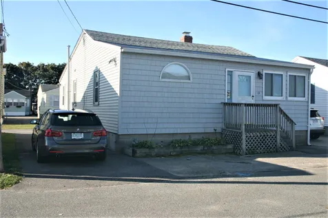 15 Bragg Avenue Hampton NH 03842