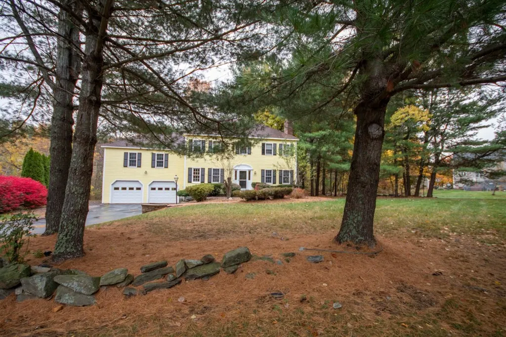 8 Verdi Lane Londonderry NH 03053