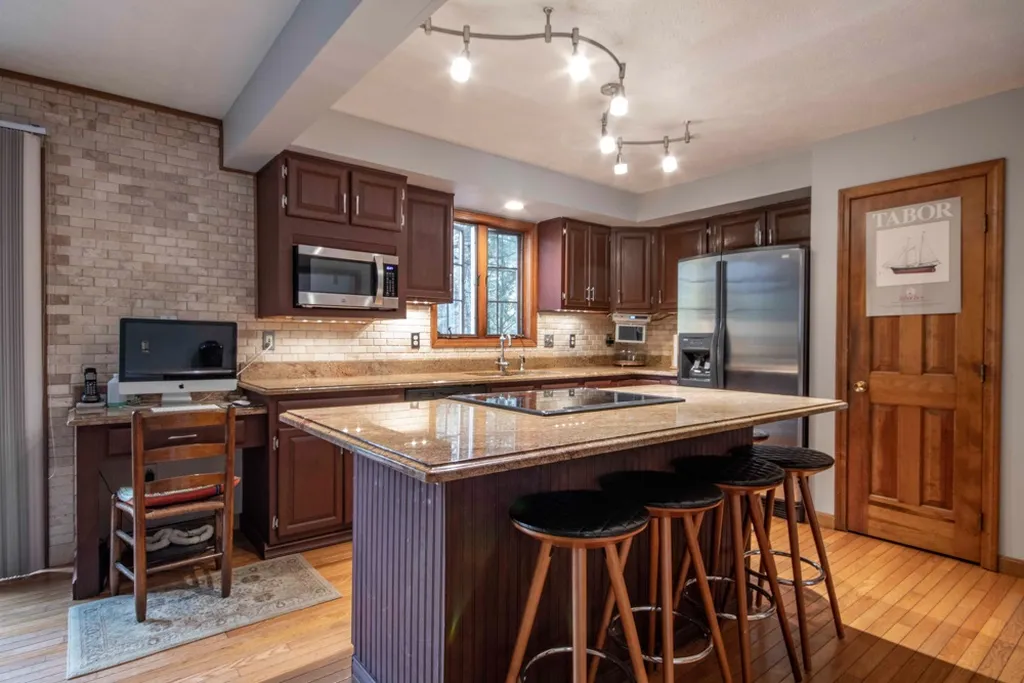 8 Verdi Lane Londonderry NH 03053