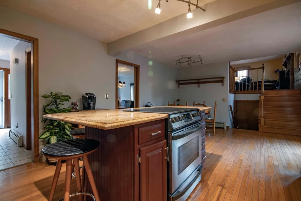 8 Verdi Lane Londonderry NH 03053