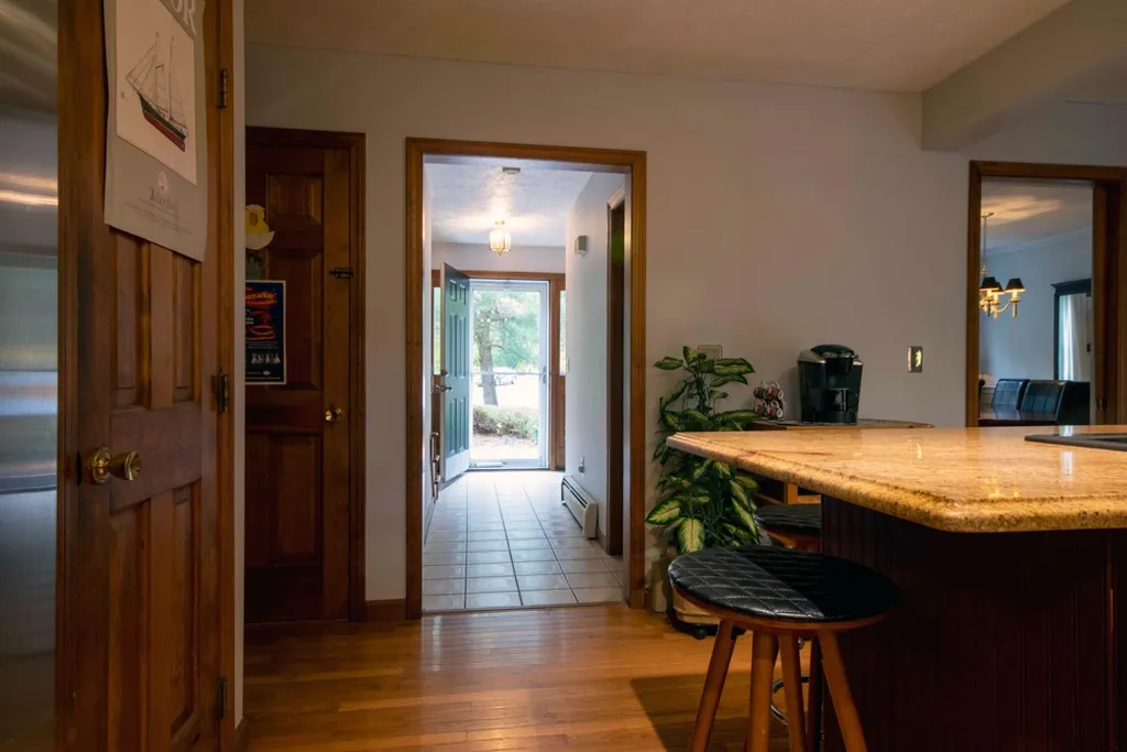 8 Verdi Lane Londonderry NH 03053