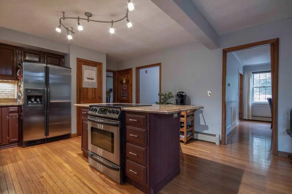 8 Verdi Lane Londonderry NH 03053