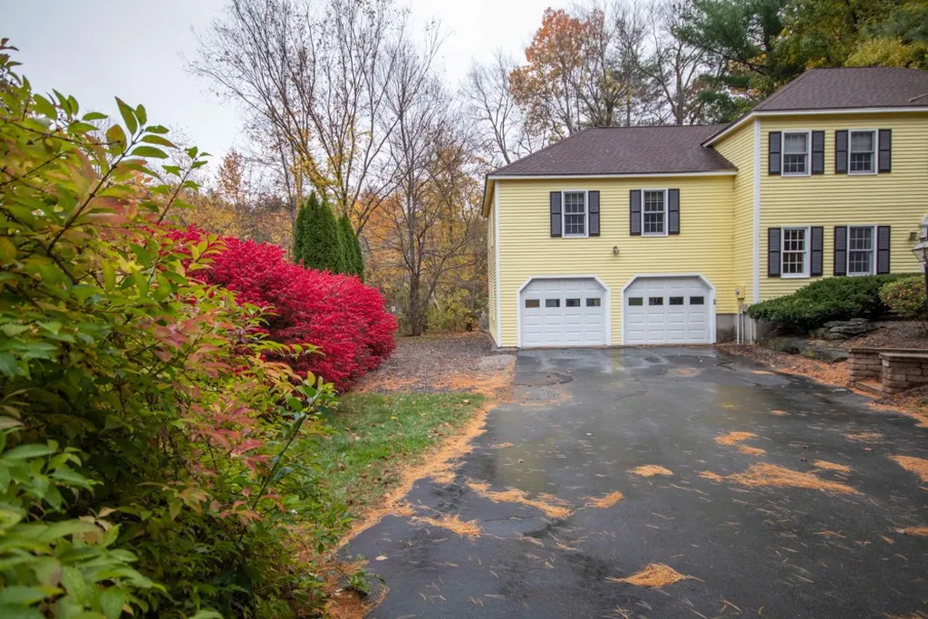8 Verdi Lane Londonderry NH 03053