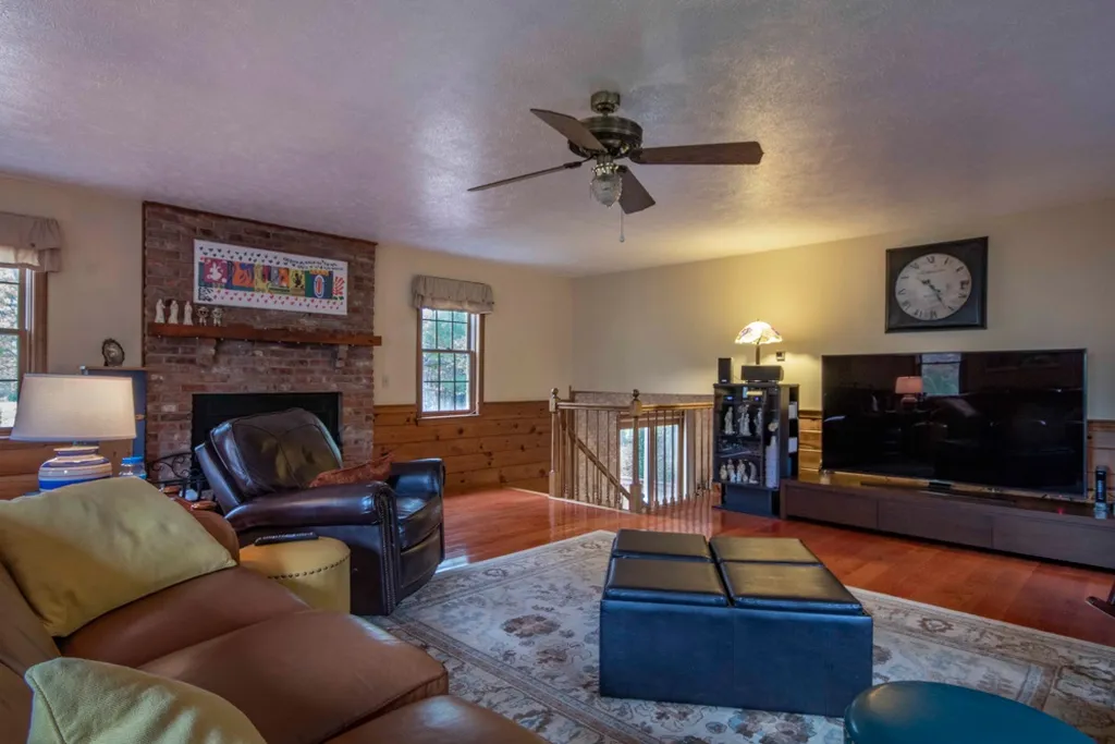 8 Verdi Lane Londonderry NH 03053