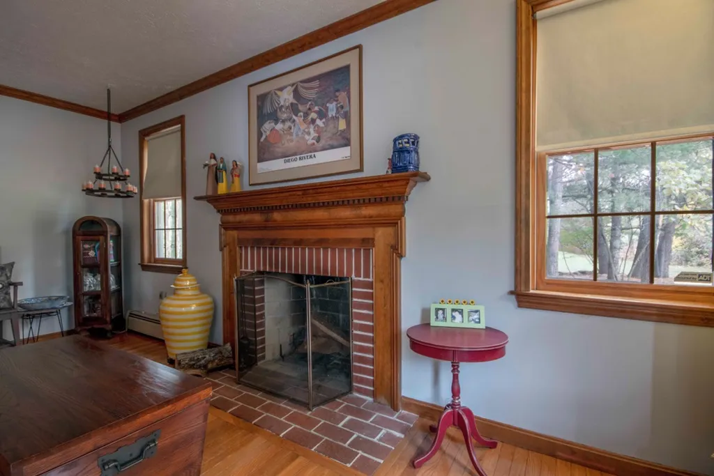 8 Verdi Lane Londonderry NH 03053