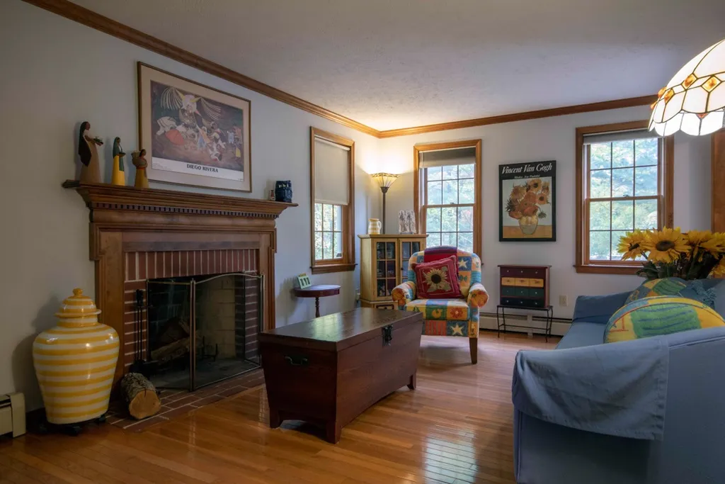 8 Verdi Lane Londonderry NH 03053